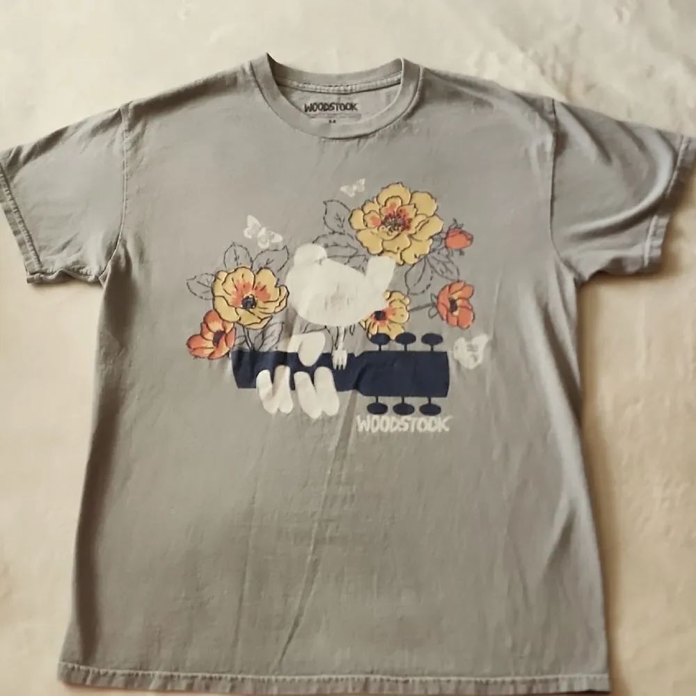 Woodstock Light Gray y Tshirt With Graphic Size Medium